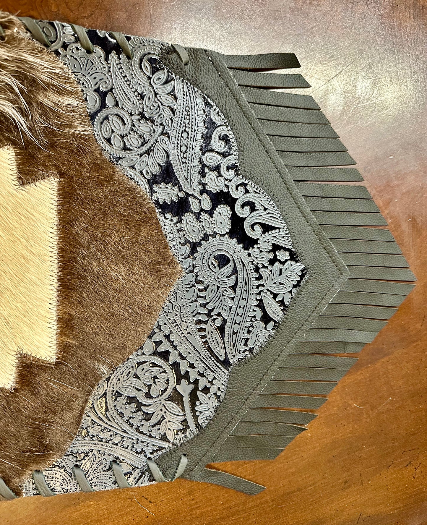 Dark Brown/White Table Runner