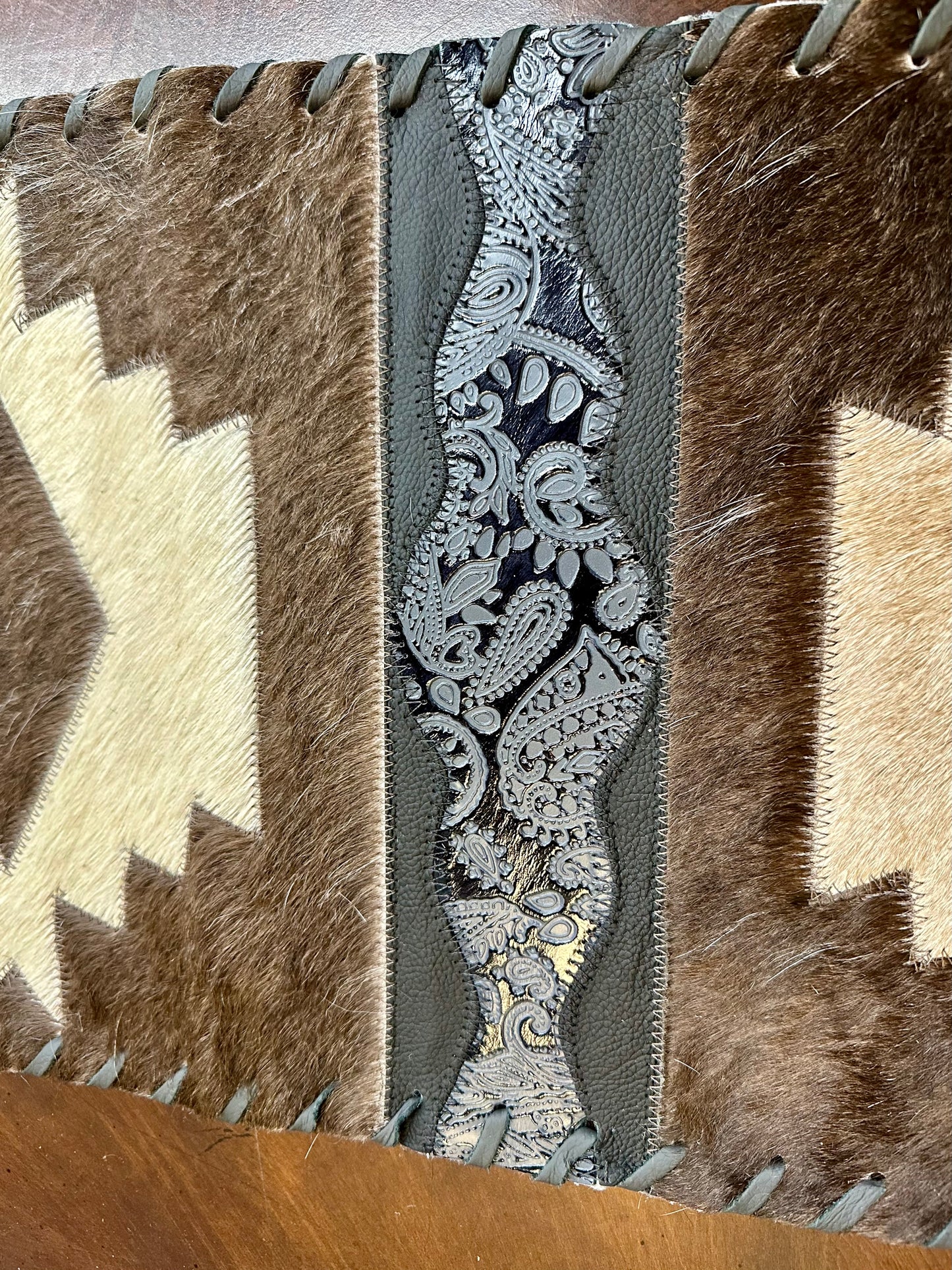 Dark Brown/White Table Runner