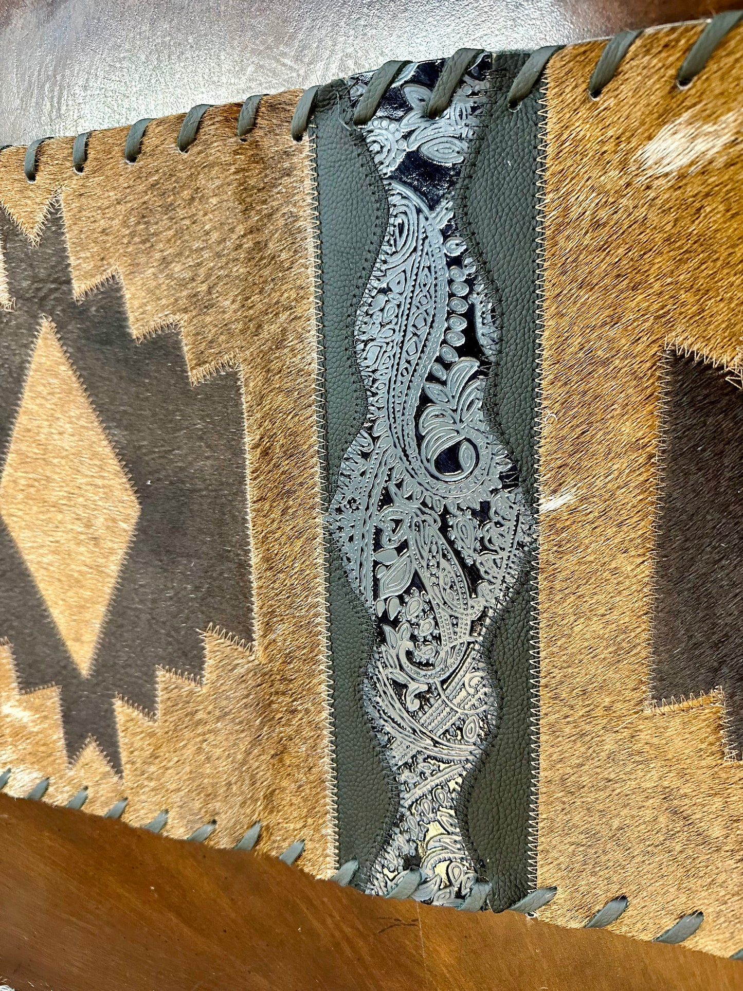 Light Brown/Dark Brown/White Table Runner